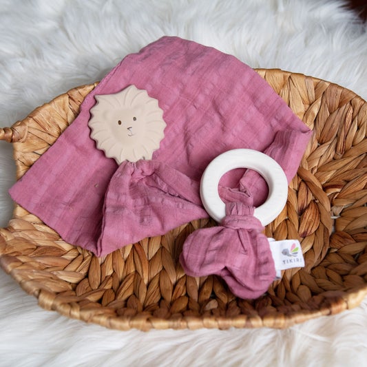 Tikiri Toys Lion Comforter in Dusty Pink Muslin With Organic Natural Rubber Teether
